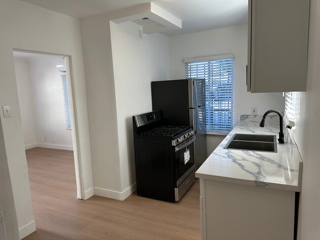 Photo - 2651 S Cloverdale Ave Unidad 2651