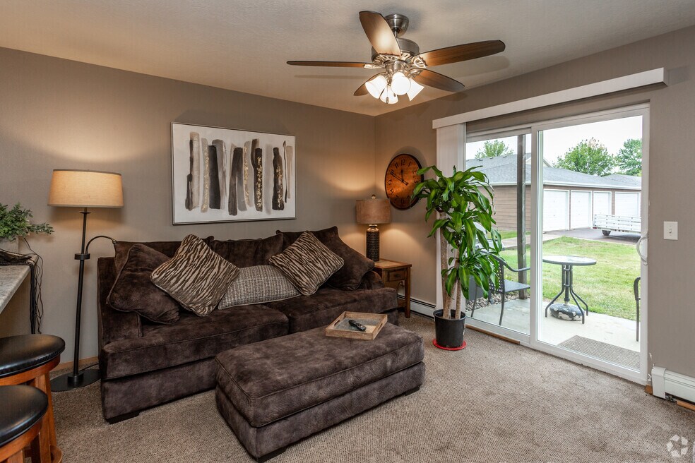 1BR, 1BA - 650 SF
