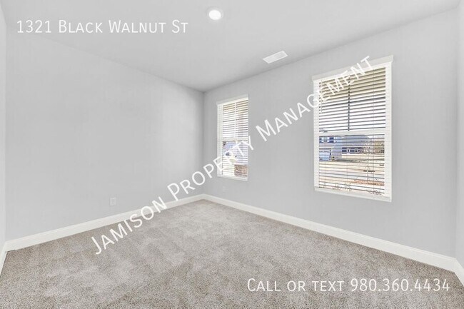 Photo - 1321 Black Walnut St