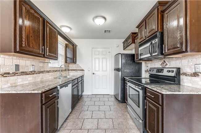 Photo - 804 Tyler St