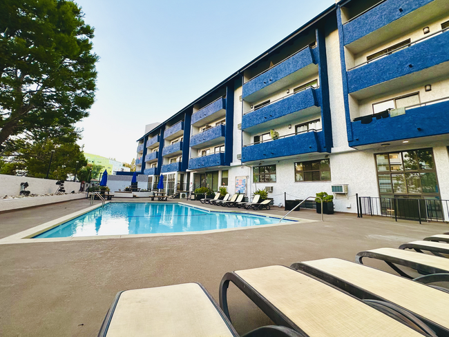 Relaxing pool with sun lounging beds - 10982 Roebling Ave Condo