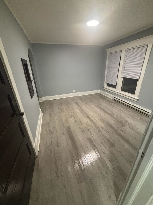 Building Photo - 516 W Third st Unit 516 W 3rd St Apt 4