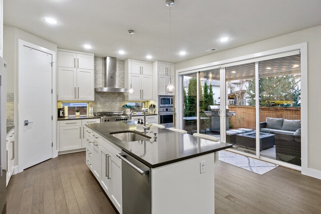 Photo - 2821 Garden Ave N