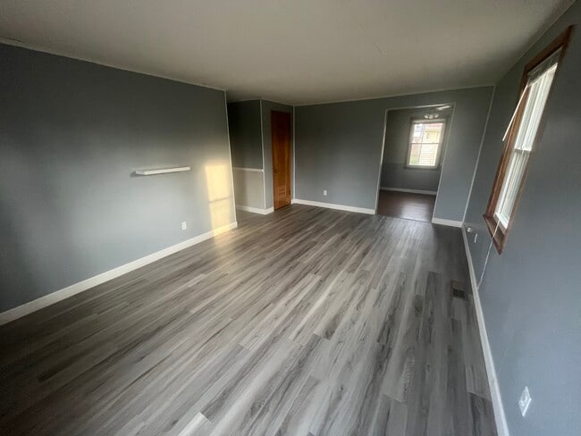 Photo - 150 Centervale Ave