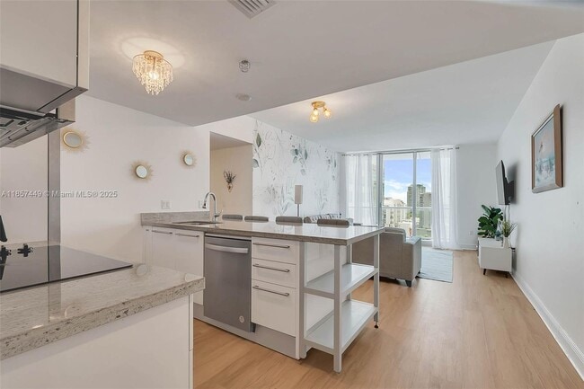 Photo - 185 SW 7th St Unidad 2204