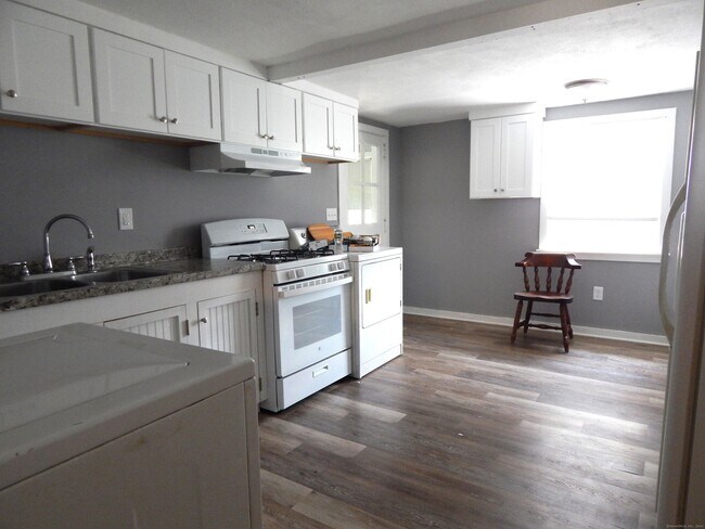 Photo - 2 Chaffee Ln