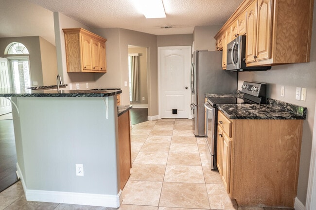 Photo - 211 Foxchase Way