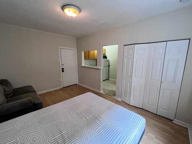 Photo - 837 W Sheridan Rd Unit 424