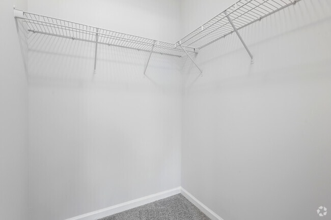 3BR, 2BA - 1,275SF - Walk-in Closet