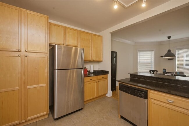 Photo - 1849 W Greenleaf Ave Unit 2N