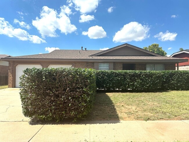 Building Photo - 3bed/2Bath Available 9/10 Rental