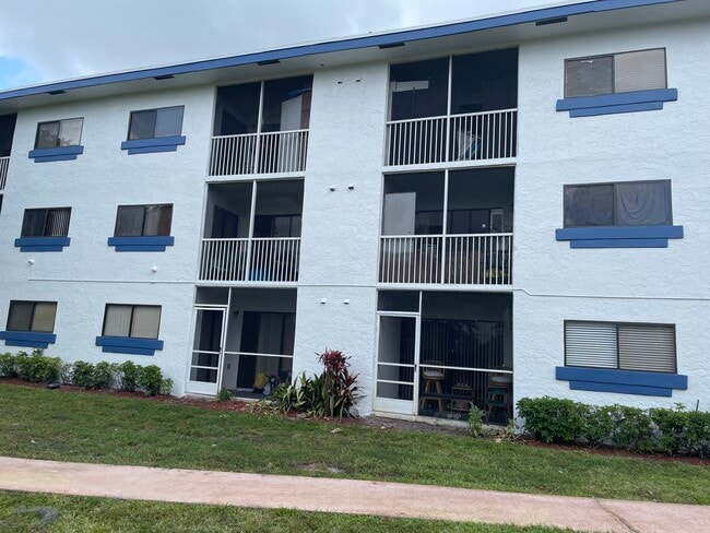 Photo - 5060 SW 64th Ave Apartments