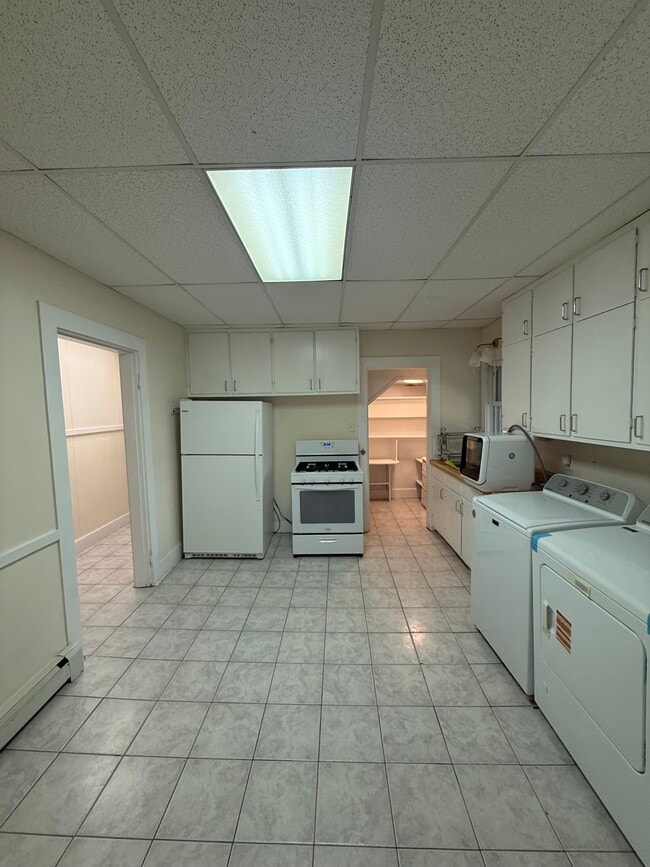 Kitchen with pantry - 39 Newtonville Ave Unit 1