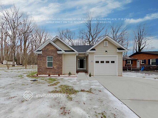 Photo - 703 Phoenix St House