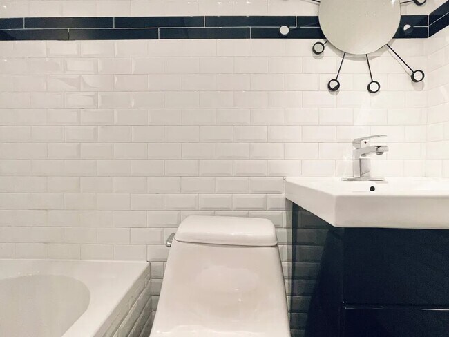 Photo - Furnished room/NOT APARTMENT Unit 3FL