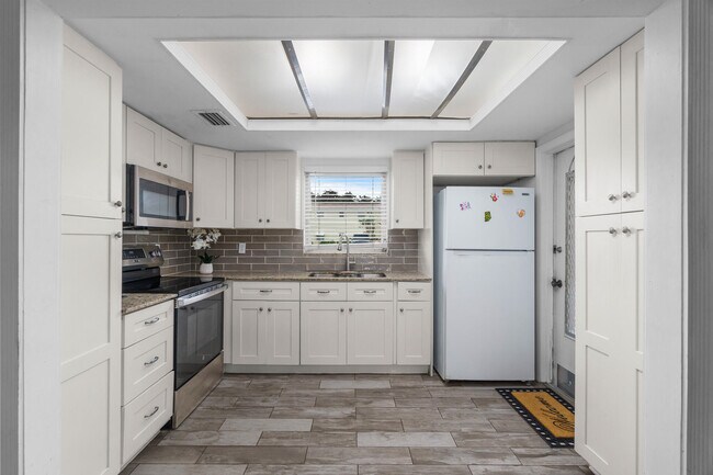 Photo - 410 NE 17th Ave Unit 101