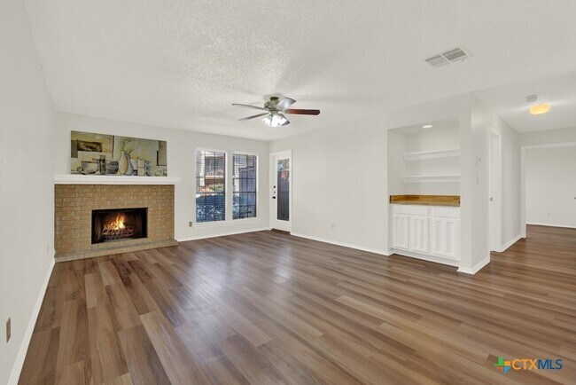 Photo - 1202 Thorpe Ln Unidad 701