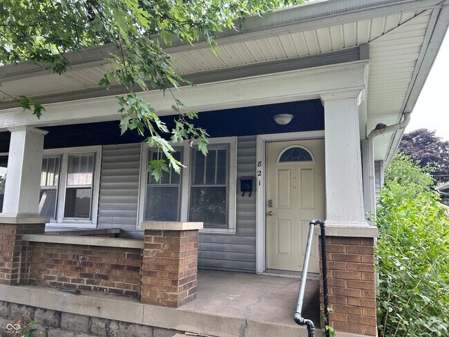 Building Photo - 821 N Bradley Ave Rental