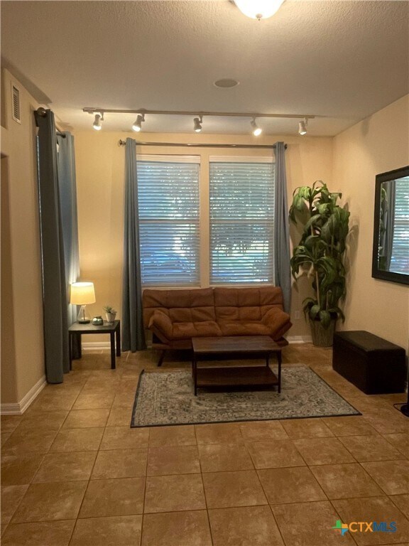 Photo - 421 Shadow Point