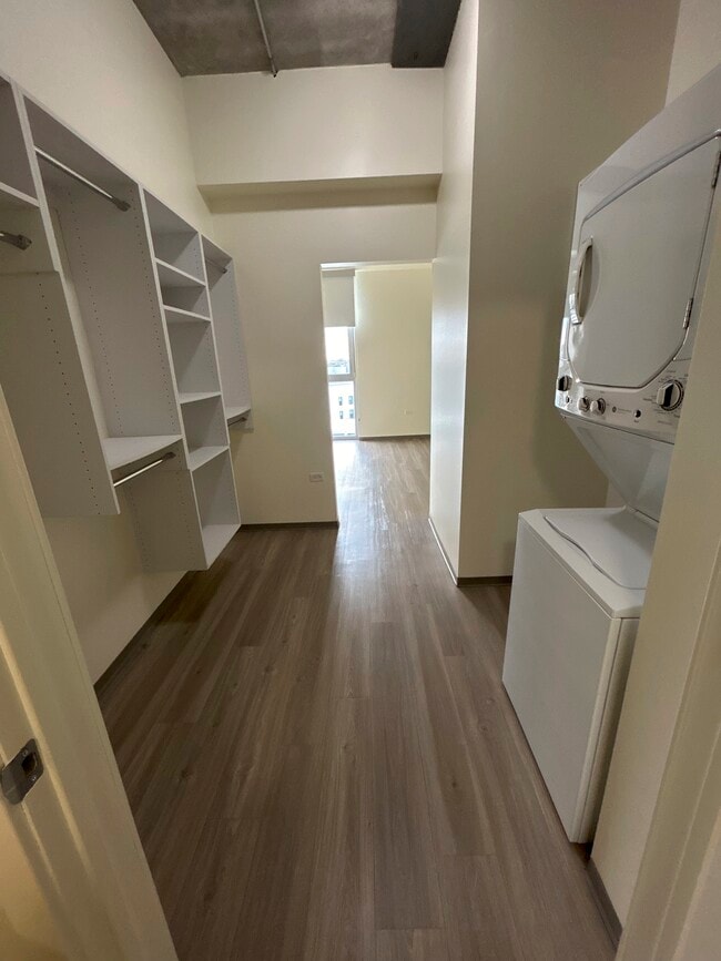 Building Photo - 1877 N Milwaukee Ave Unit 508