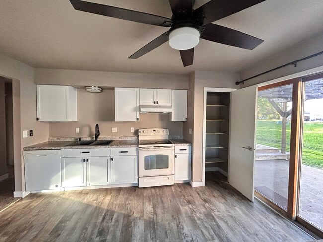 Kitchen - 209 Misty Meadows Blvd