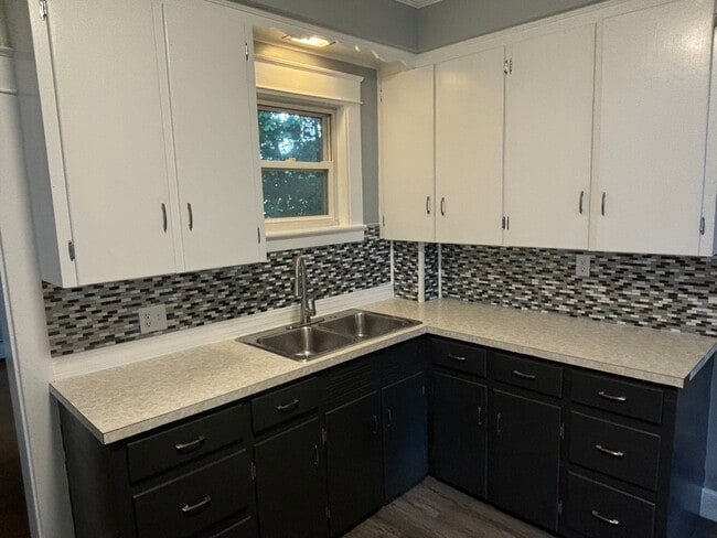 Building Photo - 14 Elm St Unit 1