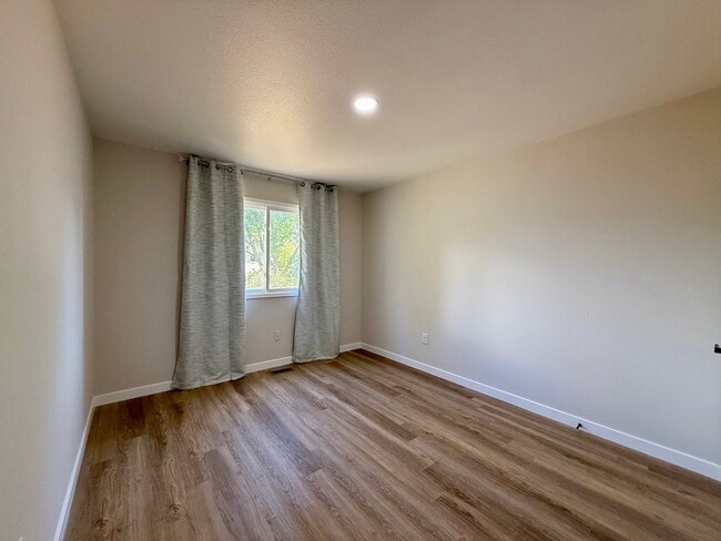 Photo - 411 Ruby Dr