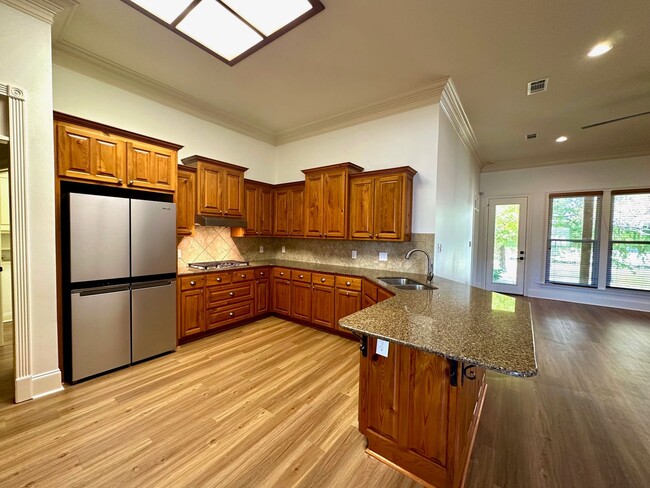 Photo - 10723 Hillbrook Ave