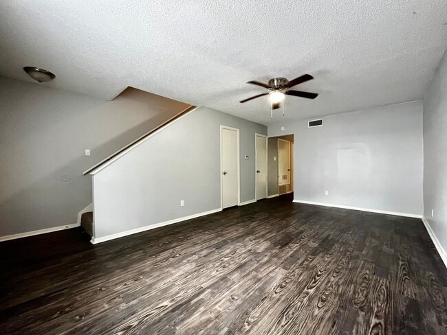 Photo - 17 Powhatan Dr