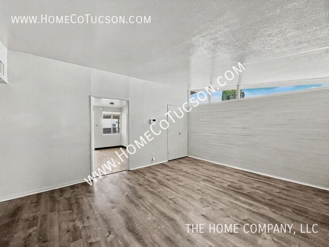 Photo - 118 W 5th Ave