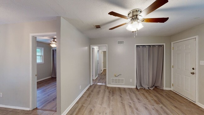 Photo - Precious updated 3 bed/1bath located in Oakleigh Heights