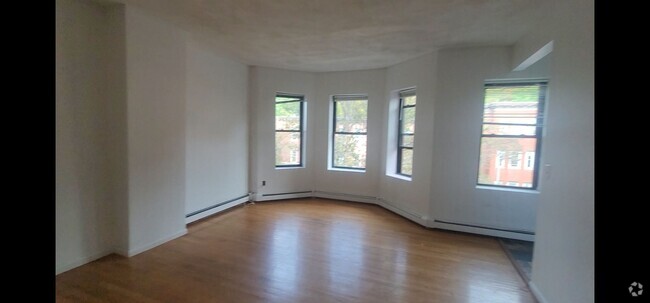 Building Photo - Affordable Student Friendly 1-bed ONLY HAL... Rental