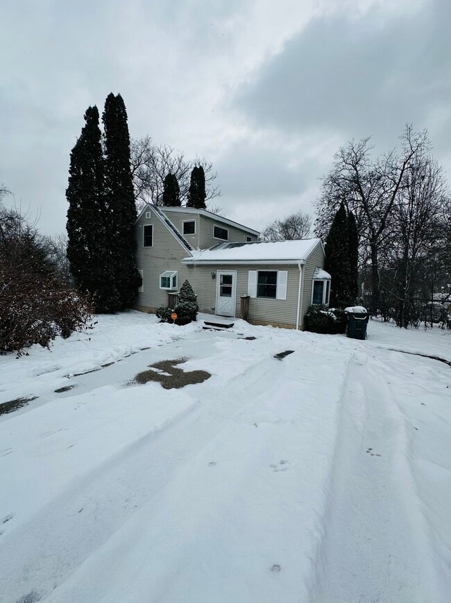 Building Photo - 1940 E Cedarwood Cir