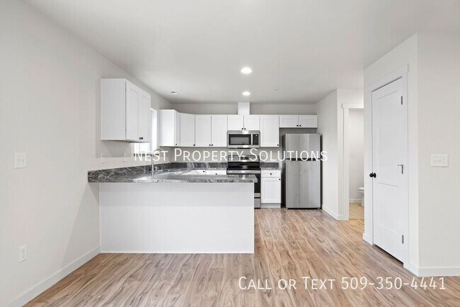 Photo - 215 W 1st St Unit 14