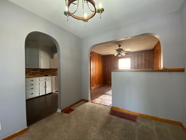Photo - Welcome to this charming 3-bedroom, 1.5-bathroom double in the heart of Springfield, OH+