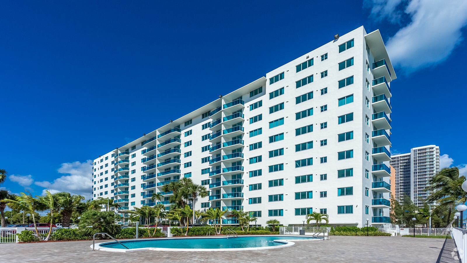 Wake Biscayne Bay - Wake Biscayne Bay Apartments