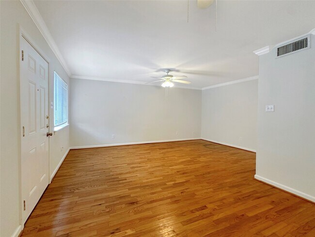 Photo - 1520 Yale St Unit 16