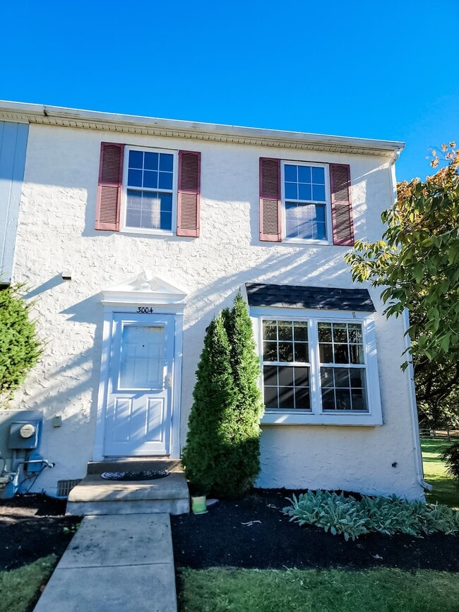 Building Photo - 3004 Shawnee Green