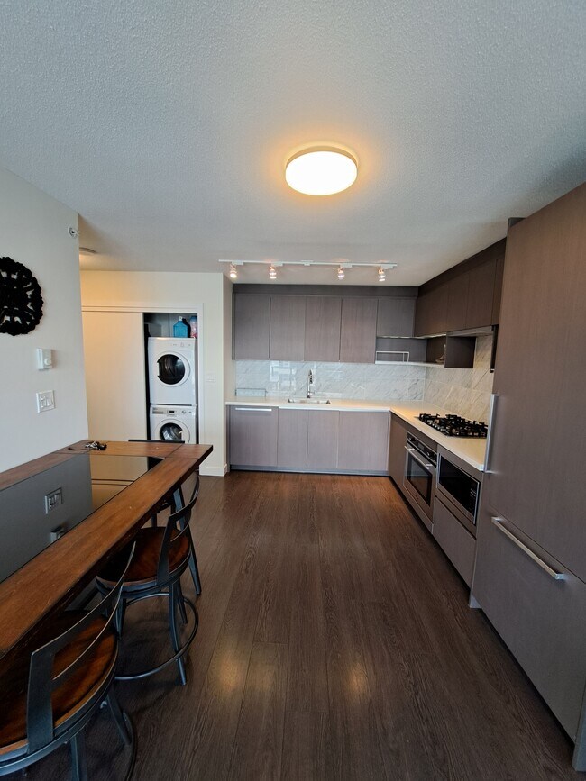 Photo - 13750-13100 100 Ave