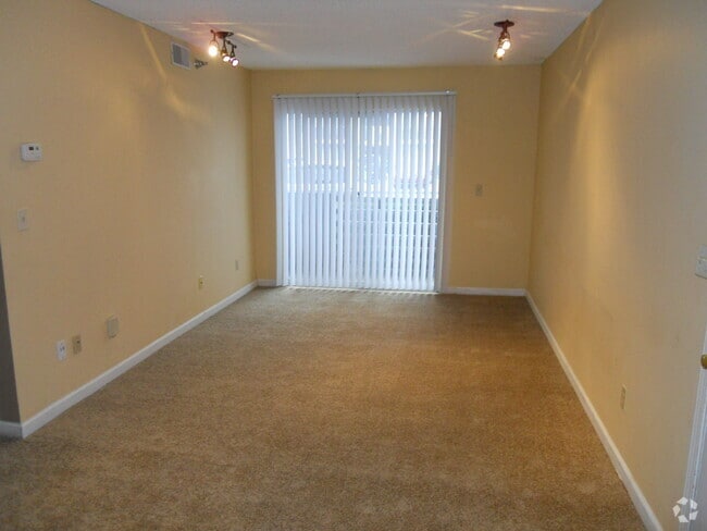 Building Photo - 927 Emery Rd Unit #B102 Rental