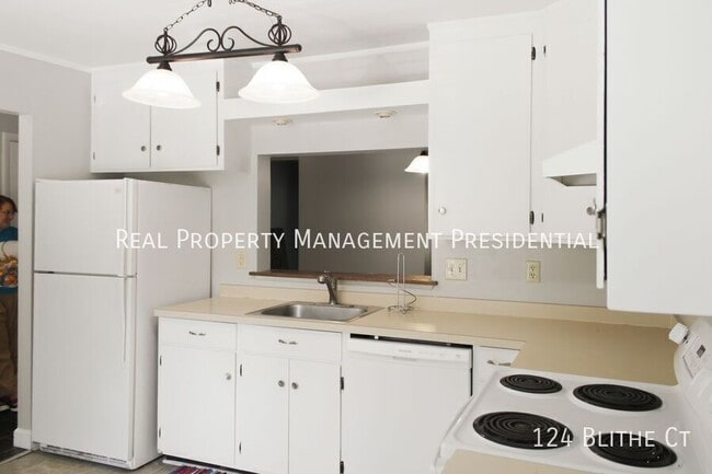 Photo - 124 Blithe Ct