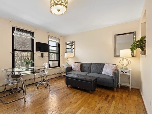 Building Photo - 190 W 134th St Unit Apt 3