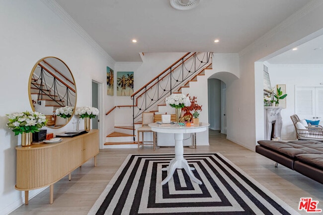 Photo - 508 N Canon Dr