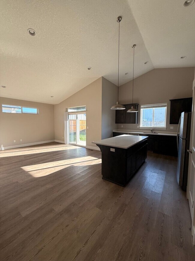 Photo - Large Fenced in Yard! 3Bd 2Ba Duplex