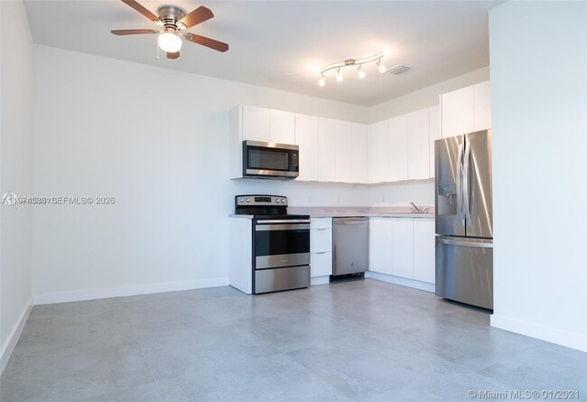 Building Photo - 120 NE 71st St Unit 4