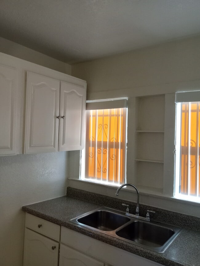 Photo - 1529 W 54th St Unit #1