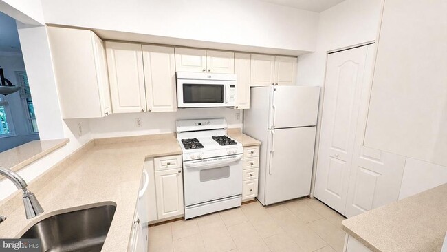 Photo - 12913 Alton Square Unidad 307