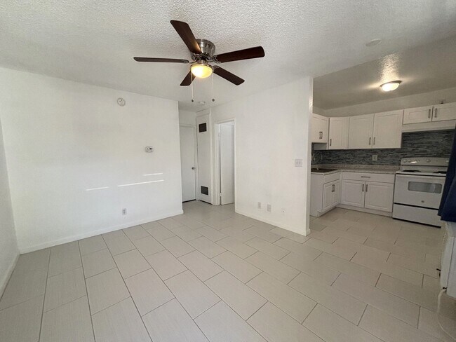 Photo - 15878 Edwin St Unidad 2