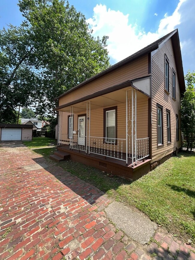 Photo - Madison/W.95th neighborhood : 3 bedroom/1 bath single family house available NOW.