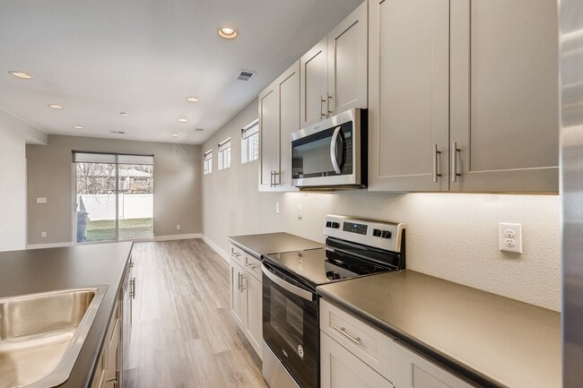 863 Winona Ct